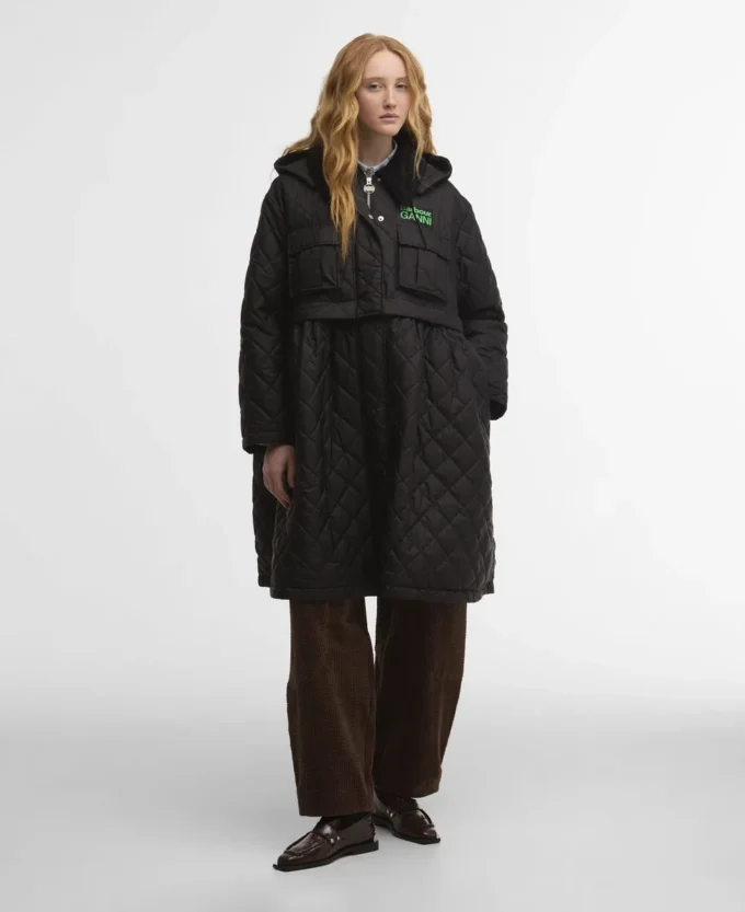 Barbour x GANNI Peplum lång quiltad jacka Barbour x GANNI Peplum lång quiltad jacka