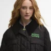 Barbour x GANNI Peplum lång quiltad jacka Barbour x GANNI Peplum lång quiltad jacka